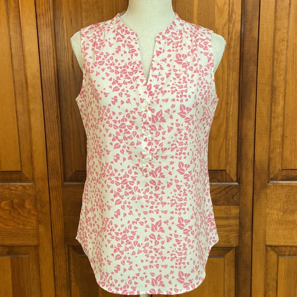 New York & Company White/Pink Abstract Hearts/Leaves Sleeveless Popover Blouse